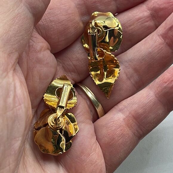 Vintage flower leaf climber clip earrings . - Picture 6 of 7